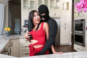 Phiên bản đầy đủ dài 23 phút, một người phụ nữ trưởng thành đói bụng trong đôi tất đen! Tôi chỉ thích phụ nữ trưởng thành thôi!