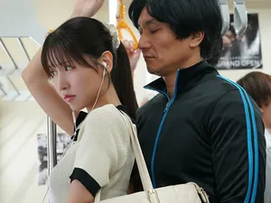 Chị họ về quê chơi tự sướng bị thằng em họ ngây ngô nhìn thấy