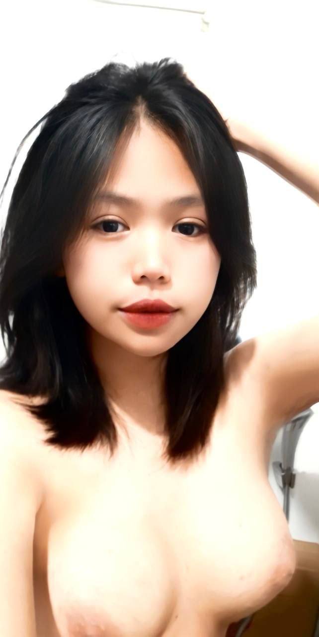 Bạn trai ra ngoài, cô gái bị nhân viên quán lén lút gạ địt